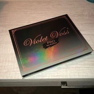 Violet Voss pro eyeshadow palette